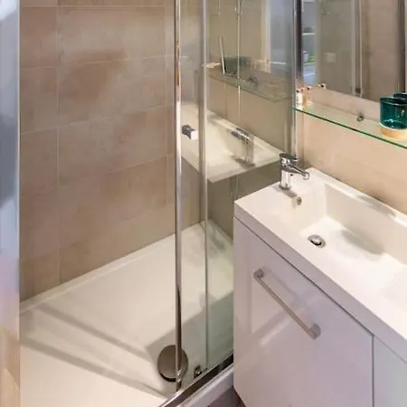 Charming - Saint Apoline * Párizs