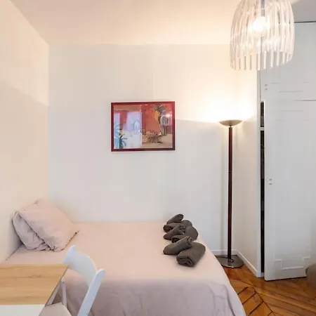 Charming - Saint Apoline Apartment Paris